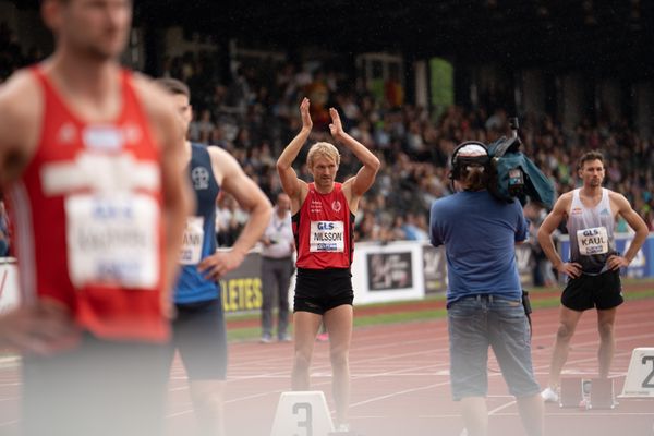 Marcus Nilsson (SWE) vor dem 400m Start am 07.05.2022 beim Stadtwerke Ratingen Mehrkampf-Meeting 2022 in Ratingen